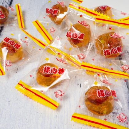 Red plum candy (10 pcs)